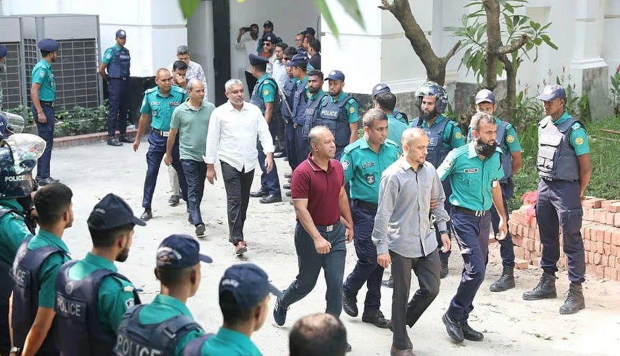 যে ১৫ সেনা কর্মকর্তাদের সেনানিবাসের কারাগারে পাঠানো হয়েছে