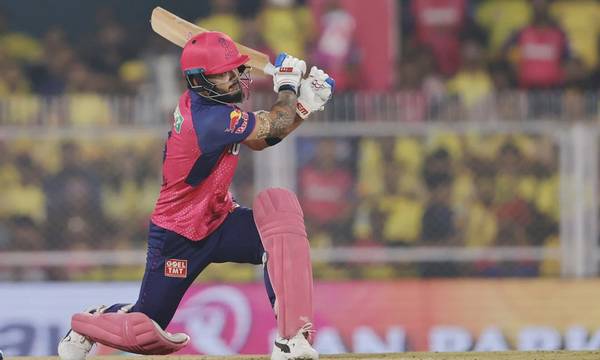 স্লো ওভার রেটের কারনে শাস্তি পেলেন রায়ান পরাগ