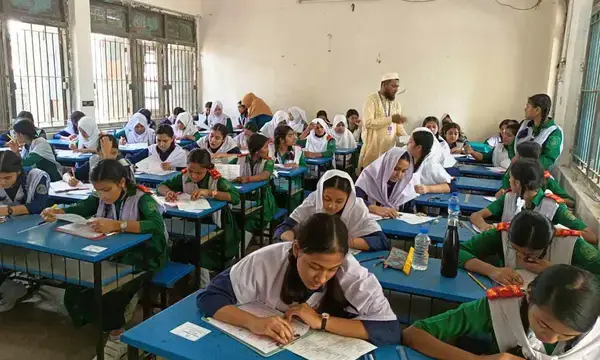 এসএসসি পরীক্ষার শুরুতেই কুমিল্লায় ২৫৫৩ শিক্ষার্থী অনুপস্থিত, ১ জন বহিষ্কার