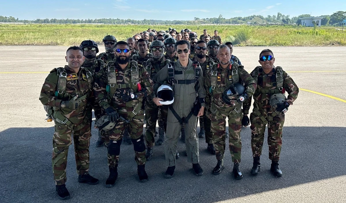 বিজয় দিবসে সর্বাধিক পতাকা হাতে প্যারাস্যুটিং, গিনেজ ওয়ার্ল্ড রেকর্ডে নাম বাংলাদেশের