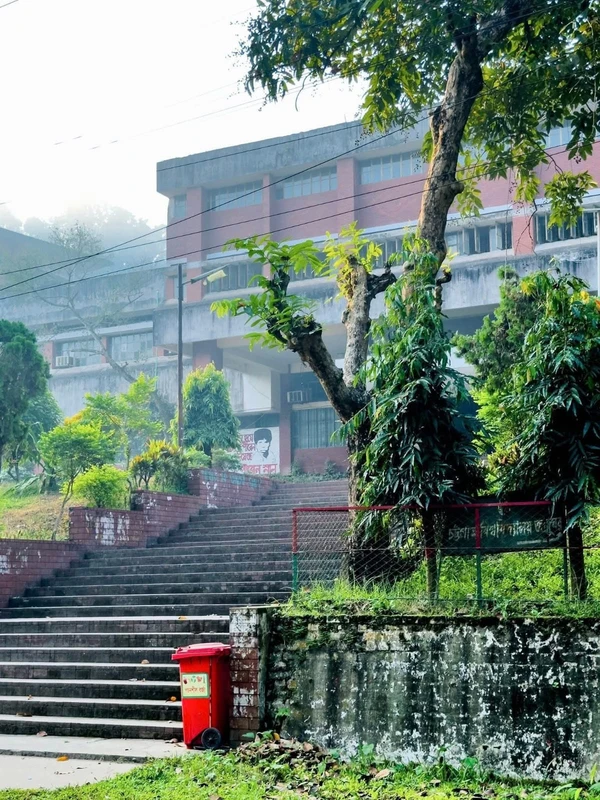 লাইব্রেরির ১০০ মিটারের মধ্যেই উচ্চস্বরে গান শিক্ষার্থীদের ক্ষোভ