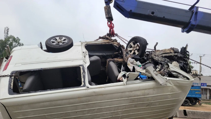 মাইক্রোবাসে সিলিন্ডার বিস্ফোরণ প্রাণ গেল ৩ জনের