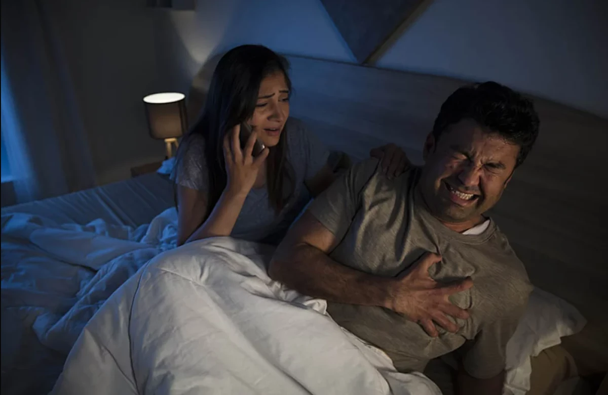 হঠাৎ বুকে ব্যথা হলে যা করবেন