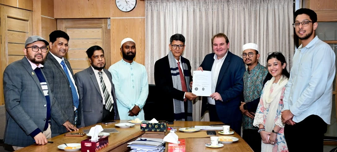 চবির সাথে 'Pakhi Mobility' এর স্কুটার সার্ভিস চালু করার বিষয়ে সমঝোতা চুক্তি