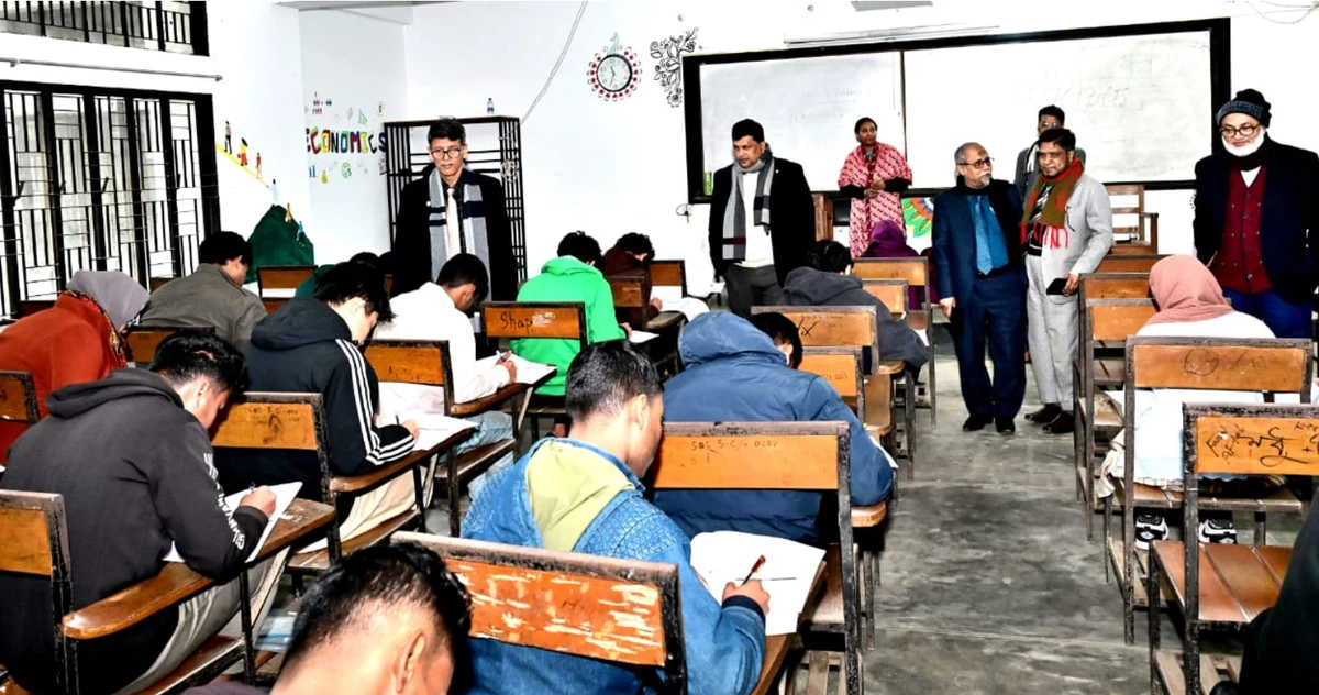 চবির বি-২ ইউনিটের ভর্তি পরীক্ষায় অসদ উপায় অবলম্বনের অভিযোগে দুই পরীক্ষার্থী বহিষ্কার