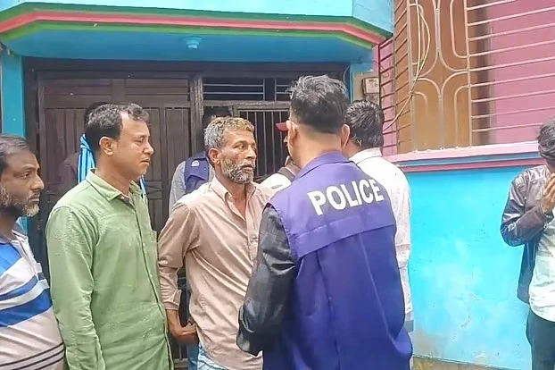 বিদেশে স্বামী, দেশে রক্তাক্ত ট্র্যাজেডি - কারা জড়িত এই ঘটনায়?