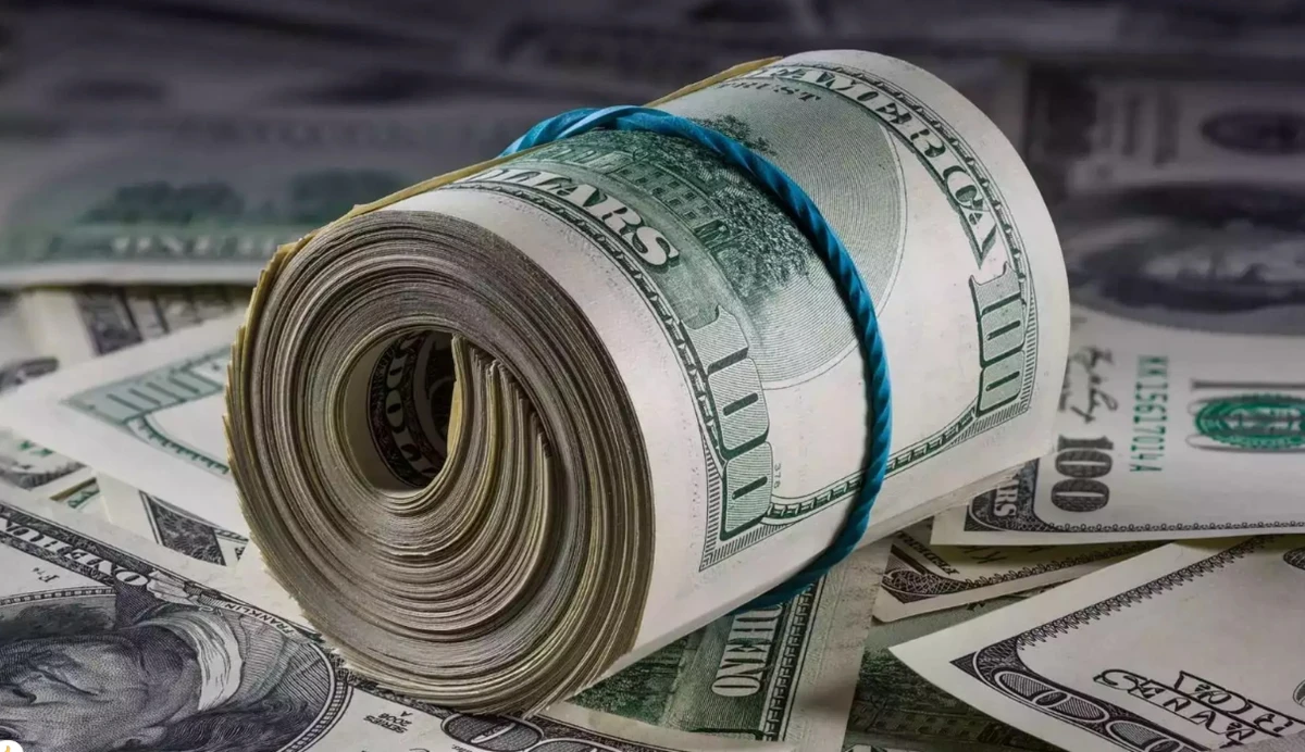 ৪ বছরের মধ্যে সর্বনিম্ন দামে মার্কিন ডলার