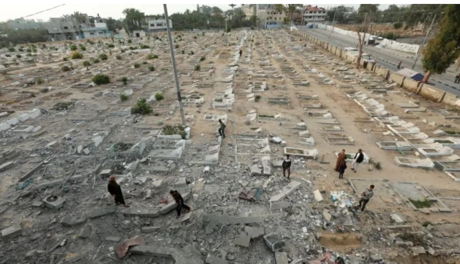 গাজায় শত শত ফিলিস্তিনি কবর ধ্বংস করে ইসরাইলি সেনাদের উল্লাস! বিশ্বজুড়ে ক্ষোভ