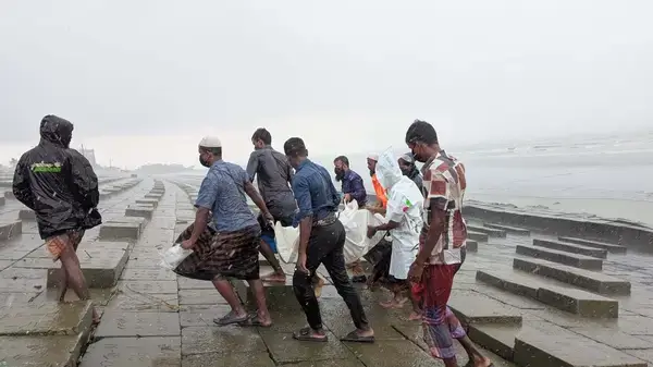 বঙ্গোপসাগরে নিখোঁজ জেলের মরদেহ ভেসে এলো কুয়াকাটা সৈকতে