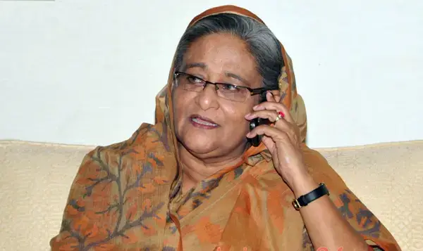 সরকার পতনের দুই দিন আগেই আত্মীয়দের দেশ ছাড়ার নির্দেশ দেন শেখ হাসিনা
