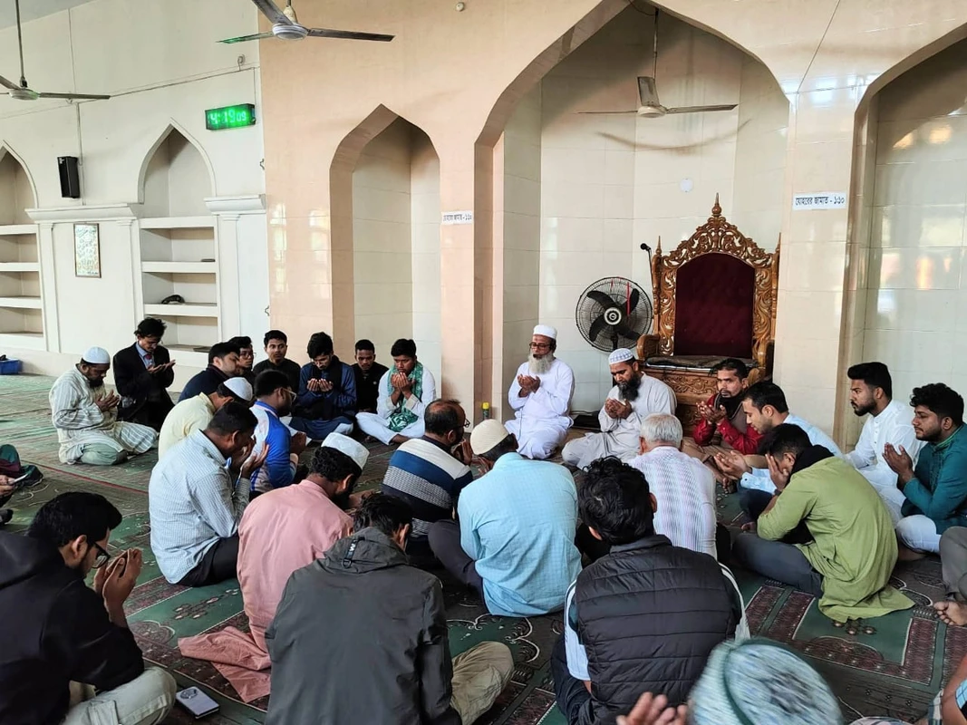 ওসমান হাদির সুস্থতা কামনায় জাবিতে ছাত্র শক্তির দোয়া মাহফিল