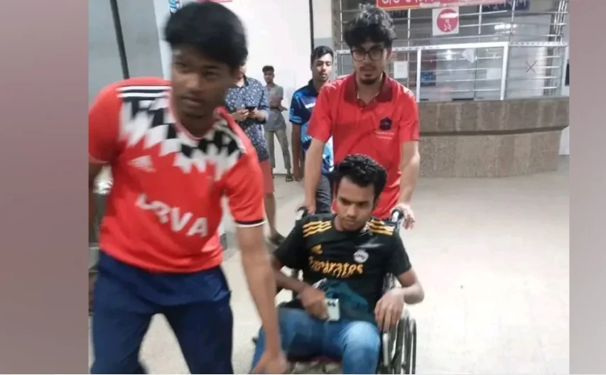 জবি শিক্ষার্থীকে স্থানীয় বিএনপি নেতার মারধর, আটক ১