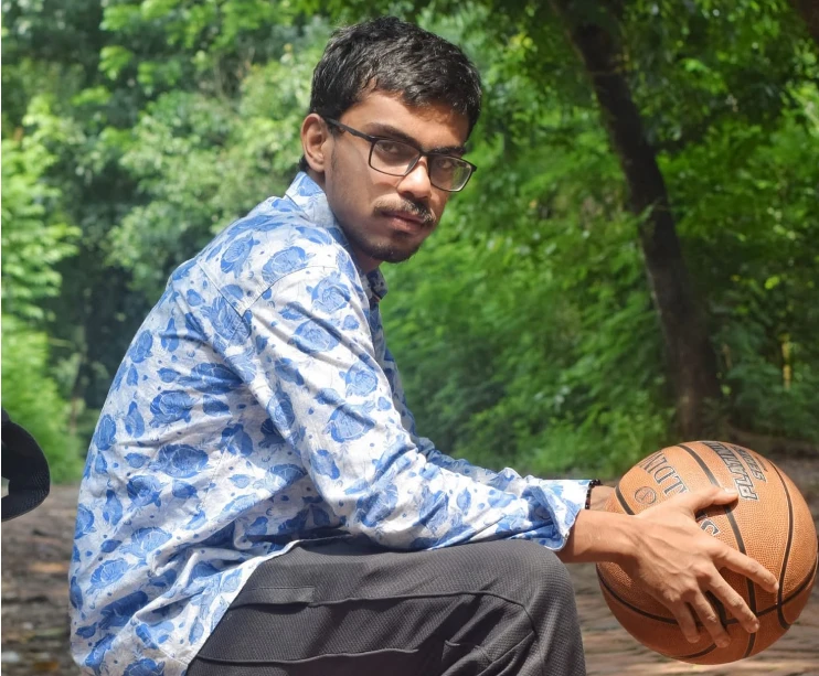 ফেসবুকে অশালীন মন্তব্যের অভিযোগে জাবি শিক্ষার্থী সাময়িক বহিষ্কার