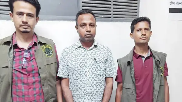 খিলক্ষেত থেকে কৃষক লীগের কেন্দ্রীয় নেতা বখতিয়ার গ্রেপ্তার