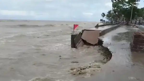 কুয়াকাটা সৈকতে ভয়াবহ ভাঙনে ১০ গ্রাম প্লাবিত