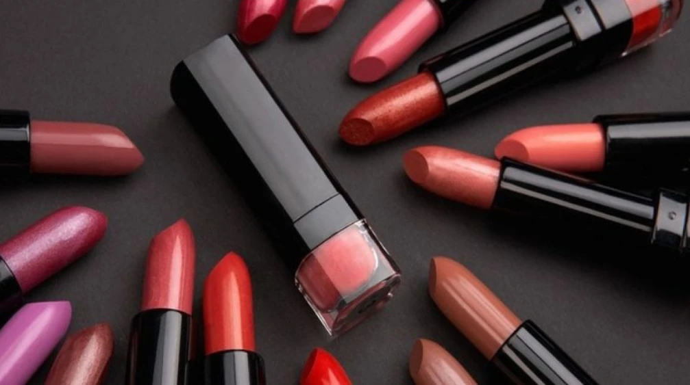 প্রতিদিনের লিপস্টিকই কি ত্বকের বার্ধক্যের মূল কারণ!-জানুন বিস্তারিত