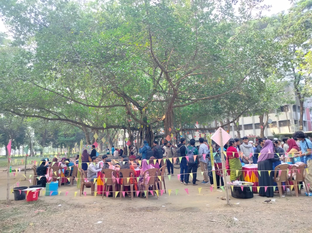 ‘তারুণ্য’র ‘হৈমন্তী উৎসব-১৪৩২’: খিচুড়ি-পিঠার সুবাসে মুখর ইবি