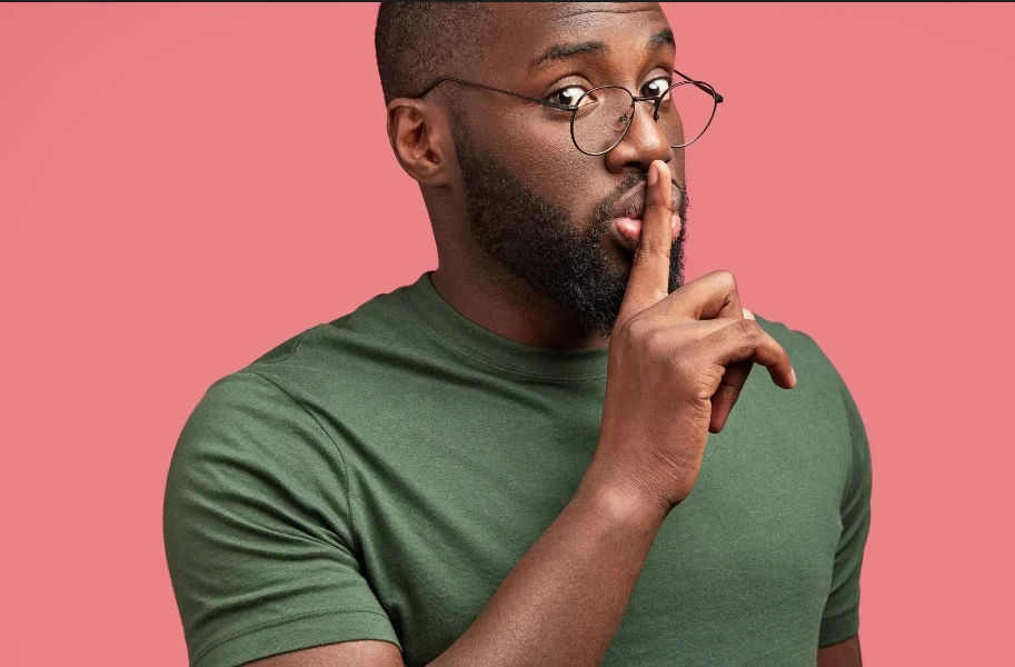 লুকানোর প্রবণতা কি মানসিক দুর্বলতা? জানুন মানুষ কেন লুকানোর প্রবণতা রাখে!