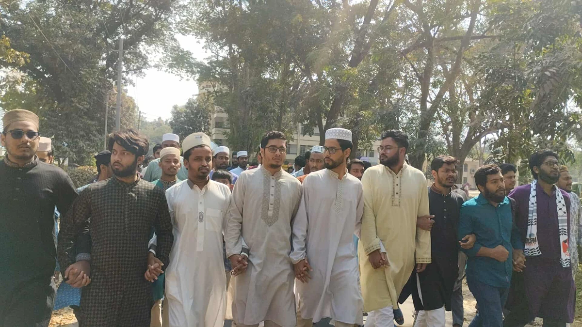 নরসিংদীসহ দেশব্যাপী ধর্ষণ ও সহিংসতার প্রতিবাদে রাকসুর বিক্ষোভ