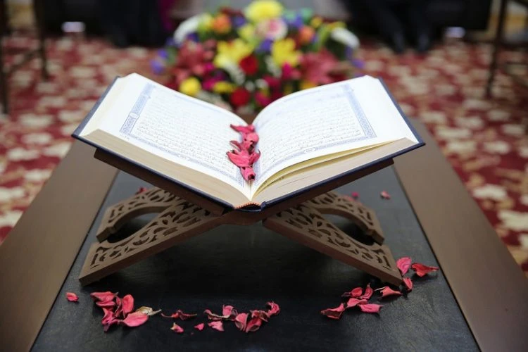 সূরা ফালাকের বাংলা উচ্চারণ ও অর্থ