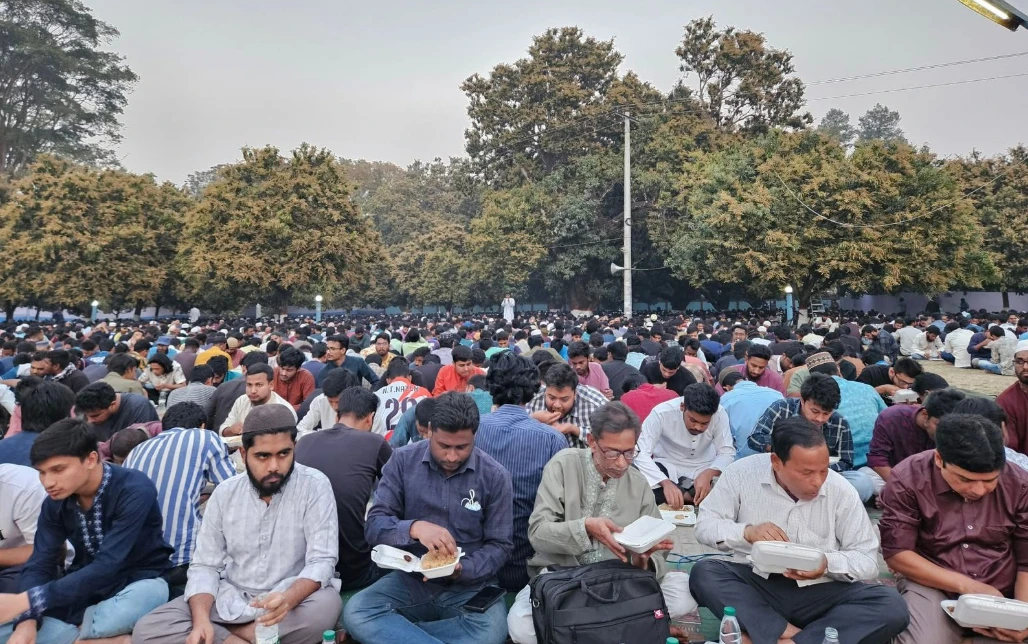 ১৬ হাজার শিক্ষার্থীকে নিয়ে রাবি প্রশাসনের গণ-ইফতার আয়োজন