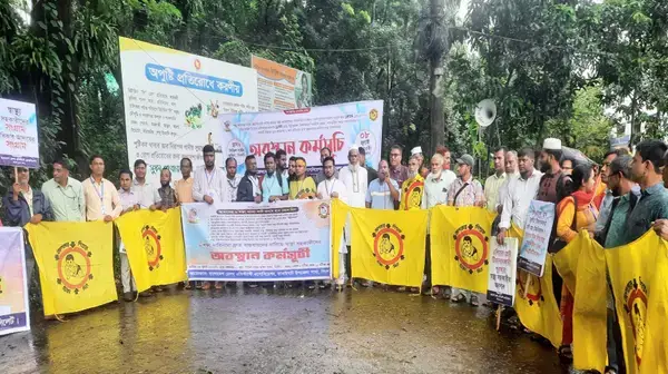 ৬ দফা দাবিতে স্বাস্থ্য সহকারীদের কর্মবিরতি, অনিশ্চয়তায় টাইফয়েড ক্যাম্পেইন