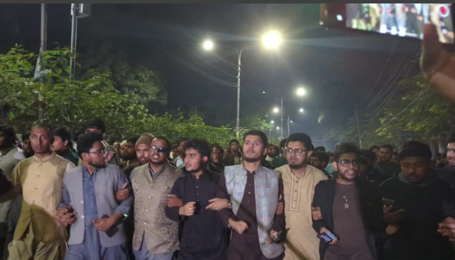 ওসমান হাদীকে গুলি করায় ডাকসুর বিক্ষোভ মিছিল