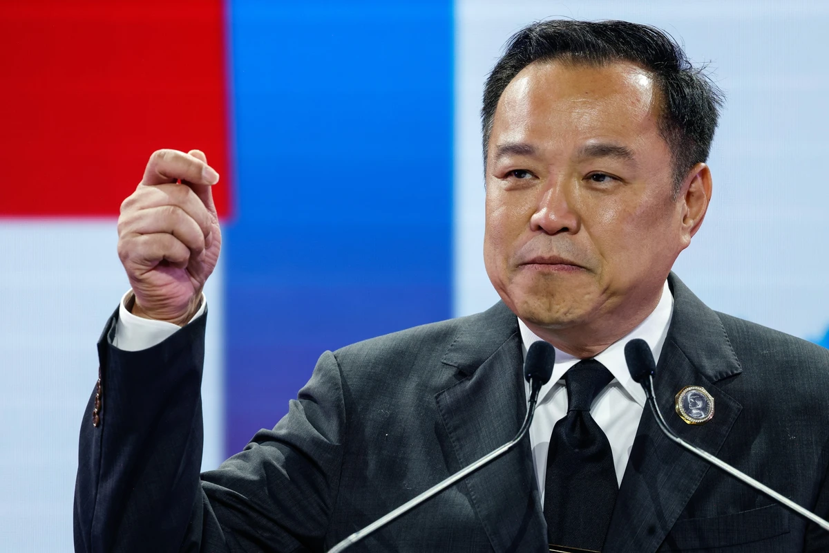 ক্ষমতা জনগণের হাতে ফিরিয়ে দিতে সংসদ ভেঙে দিলেন থাই প্রধানমন্ত্রী