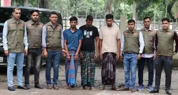 চলন্ত বাসে ডাকাতি ও নারীদের ওপর নির্যাতন: তিন ডাকাত গ্রেপ্তার