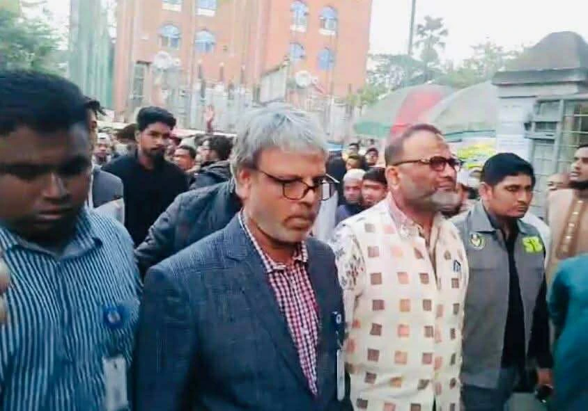 ওসমান হাদীকে দেখতে হাসপাতালে ঢাবি উপাচার্য ও প্রক্টর