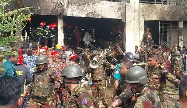 উত্তরায় বিমান বিধ্বস্তে নিহত বেড়ে ৩, শতাধিক হতাহতের শঙ্কা