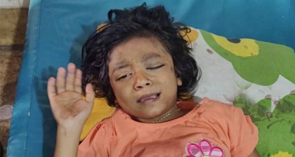 শুধু বাবার নাম বলতে পারছে ৬ বছরের আরাধ্যা