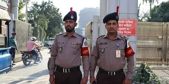 নতুন পোশাকে মাঠে নামলো বাংলাদেশ পুলিশ