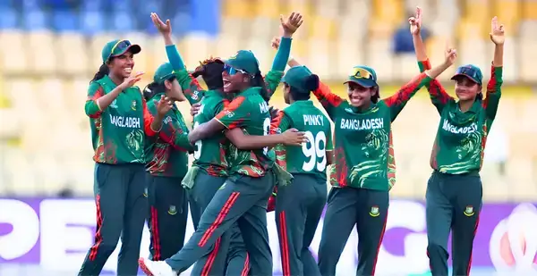 পাকিস্তানকে ১২৯ রানে গুটিয়ে দিয়ে বাংলাদেশ নারী দলের দুর্দান্ত শুরু