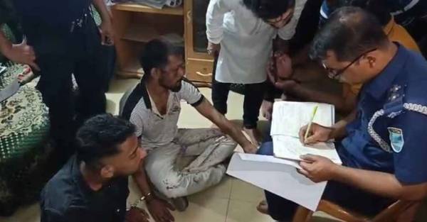 ভাড়াটে সন্ত্রাসী দিয়ে সাভারে বিএনপি নেতাকে হত্যাচেষ্টা, আটক ২