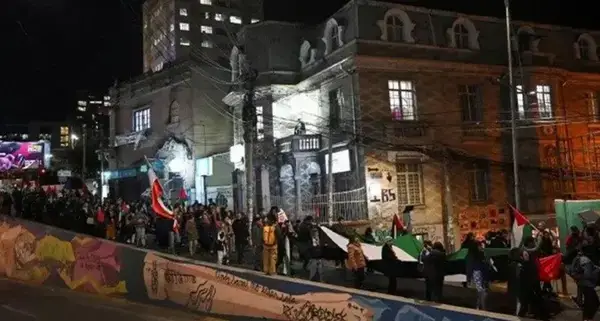 ফিলিস্তিনের প্রতি সংহতি জানিয়ে বলিভিয়ার রাস্তায় জনতার ঢল