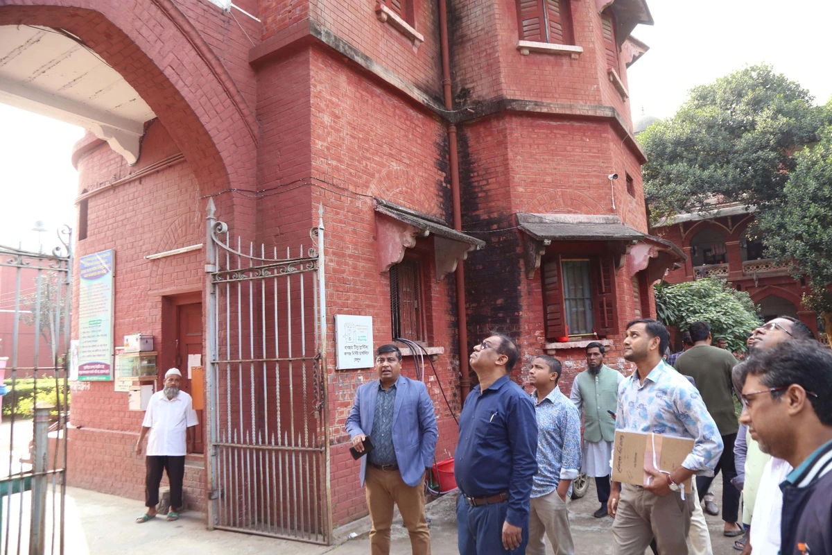 ভূমিকম্প পরবর্তী ঢাবির ৮ হল পরিদর্শন বুয়েট বিশেষজ্ঞদের