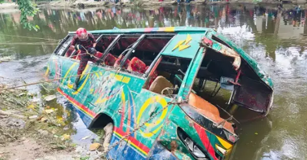 লক্ষ্মীপুরে যাত্রীবাহী বাস খালে ডুবে ৫ জনের মৃত্যু