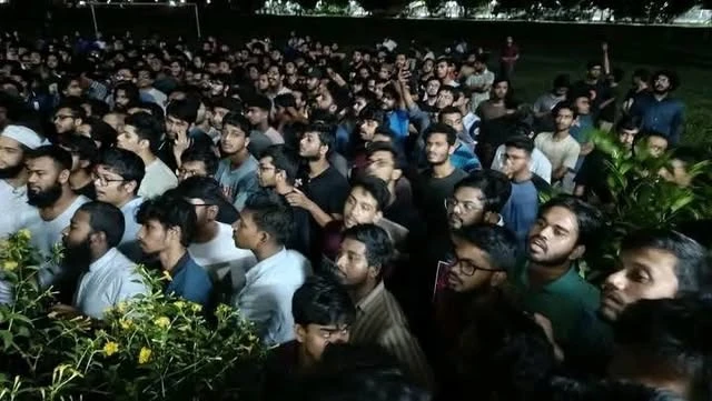 ধর্ষণের অভিযোগে হিন্দু শিক্ষার্থীকে গ্রেফতারের দাবিতে বুয়েট মধ্যরাতে বিক্ষোভ