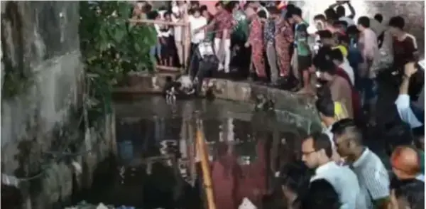 চট্টগ্রামে রিকশা নালায় পড়ে ৬ মাসের শিশু নিখোঁজ