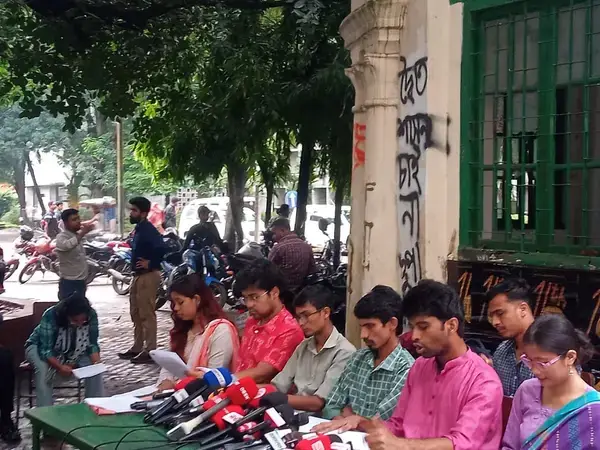 নারীদের হলে প্রবেশের সময়সীমা প্রত্যাহার চায় বামপন্থী প্রতিরোধ পর্ষদের