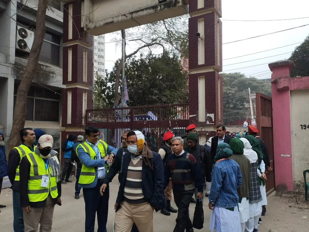 কড়া নজরদারিতে ক্যাম্পাসে শিক্ষক- শিক্ষার্থীদের প্রবেশ