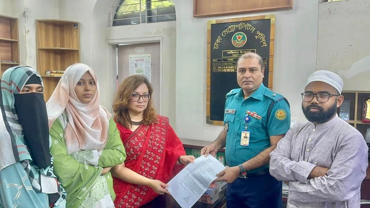 ছবি বিকৃতি করে ফেসবুকে পোস্টকারীদের বিরুদ্ধে মামলা করলেন ঢাবি শিক্ষক মোনামি