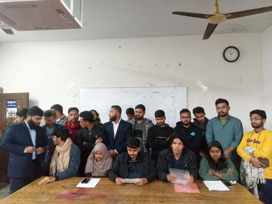 জাবিতে প্রশাসনিক ব্যর্থতার প্রতিবাদে ‘স্টুডেন্টস ফর জাস্টিস’-এর আন্দোলন ঘোষণা।