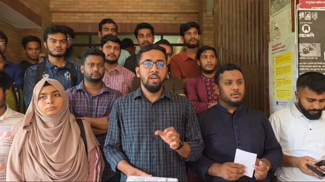 জুলাই হামলায় অভিযুক্ত শিক্ষকদের বিচারসহ পাঁচ দফা দাবি জানাল জাকসু