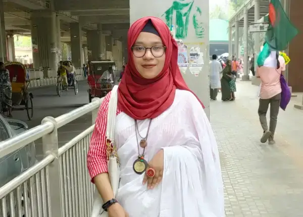 রাজনীতি মুক্ত রাখার দৃঢ় সংকল্প নিয়ে রোকেয়া হলে ভিপি পদে লড়ছেন ফারজানা আরজু