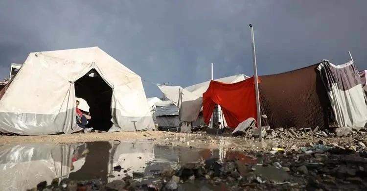 গাজায় নতুন বিপদ: আকস্মিক বন্যা ও ভবন ধসের শঙ্কা