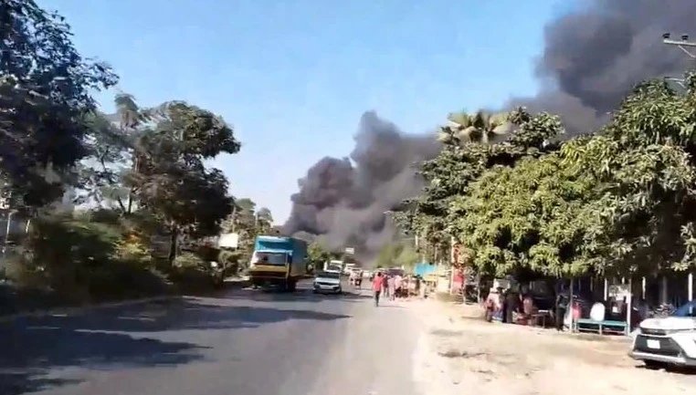 গাজীপুরের রাজেন্দ্রপুরে কেমিক্যাল কারখানায় ভয়াবহ আগুন