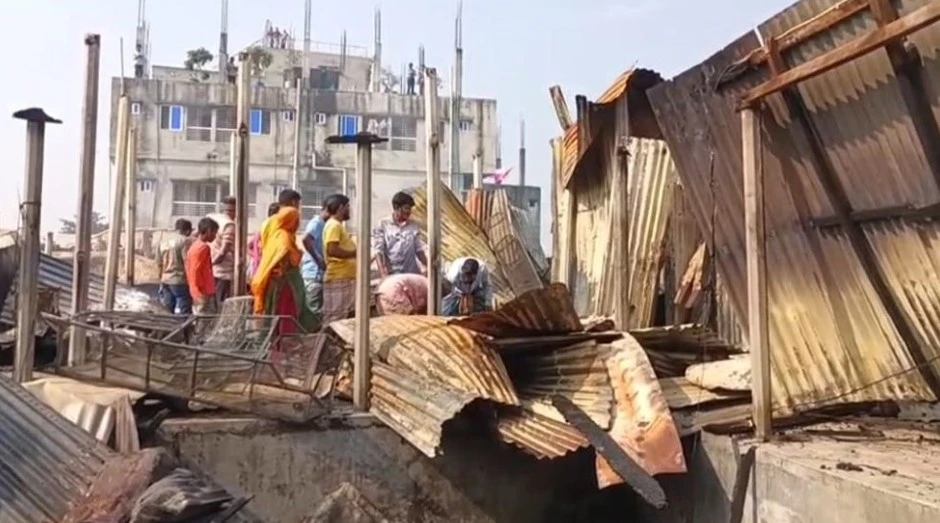 গাজীপুরের কালিয়াকৈরে আগুন; পুড়ে ছাই ৭৫টি ঘর