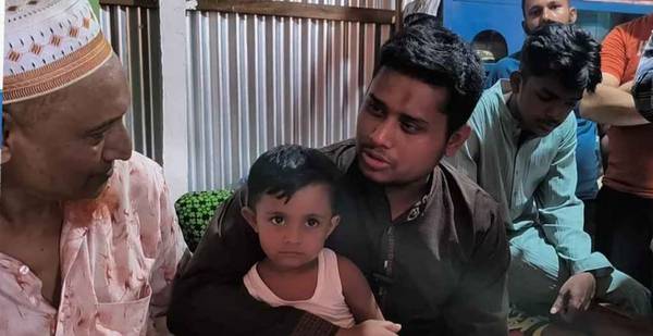 শহীদ রাসেলের বাড়িতে হাসনাত আব্দুল্লাহ